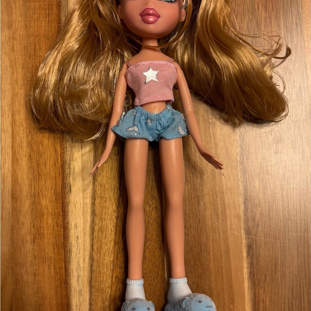 Bratz Doll Slumber Party Cloe Sleep Over Pajamas Slippers 2024